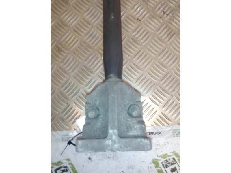 Recambio de soporte guardabarros trasero para renault premium route 2006 fas 4x2 larga distancia referencia OEM IAM DERECHO  