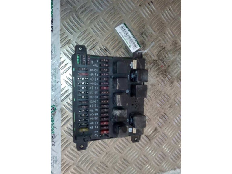 Recambio de caja reles / fusibles para nissan trade 100 caja cerrada, techo elevado referencia OEM IAM 24063G4901  