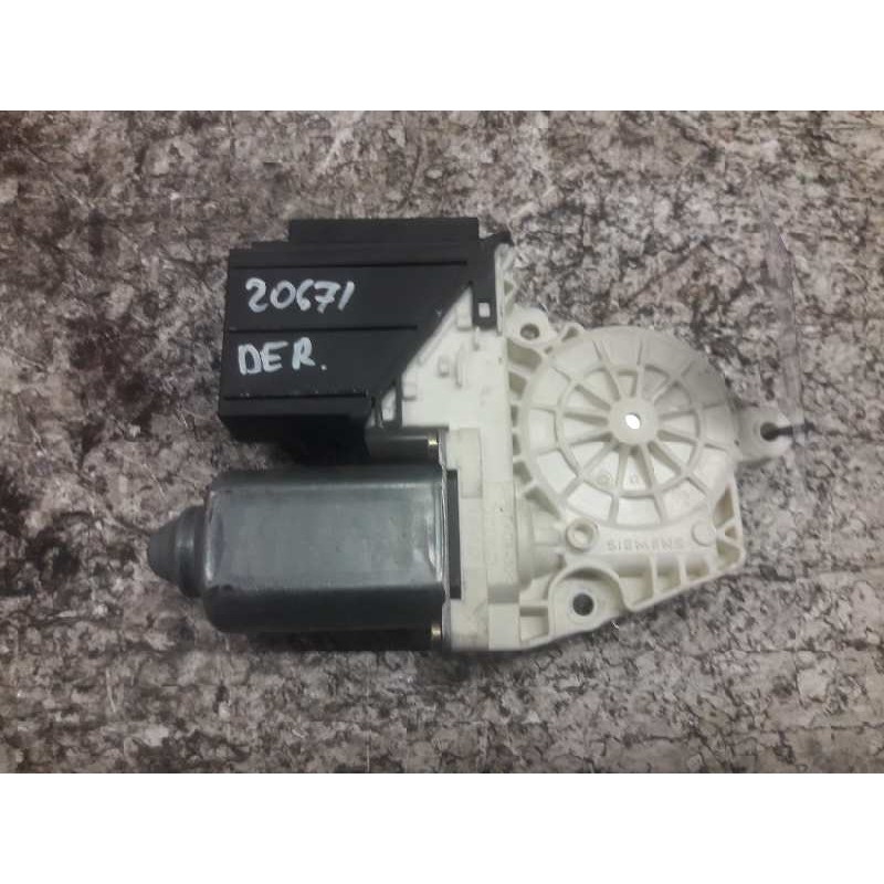 Recambio de motor elevalunas delantero derecho para seat ibiza (6l1) cool referencia OEM IAM 104383101 05074140 26 PINS