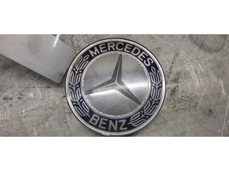 Recambio de tapacubos para mercedes-benz clase c (w203) berlina referencia OEM IAM A1704000025  