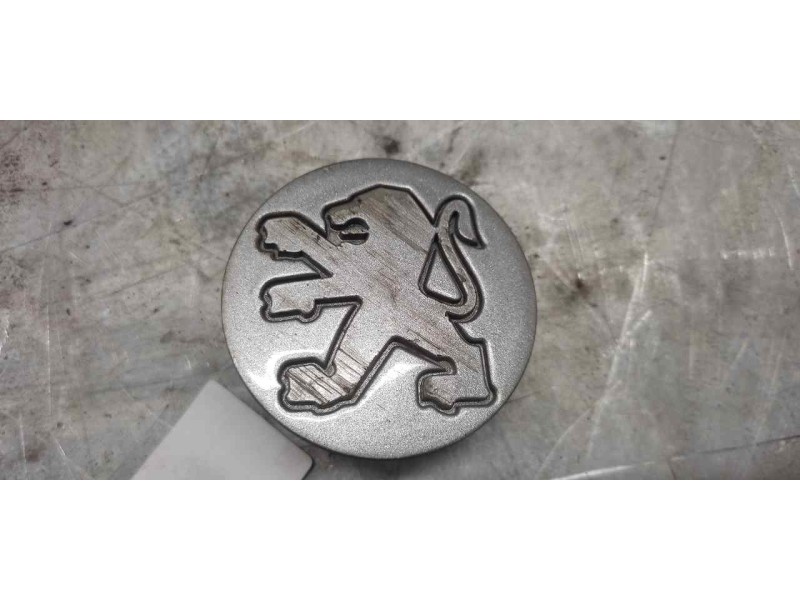 Recambio de tapacubos para peugeot 206 berlina referencia OEM IAM 9629668077  