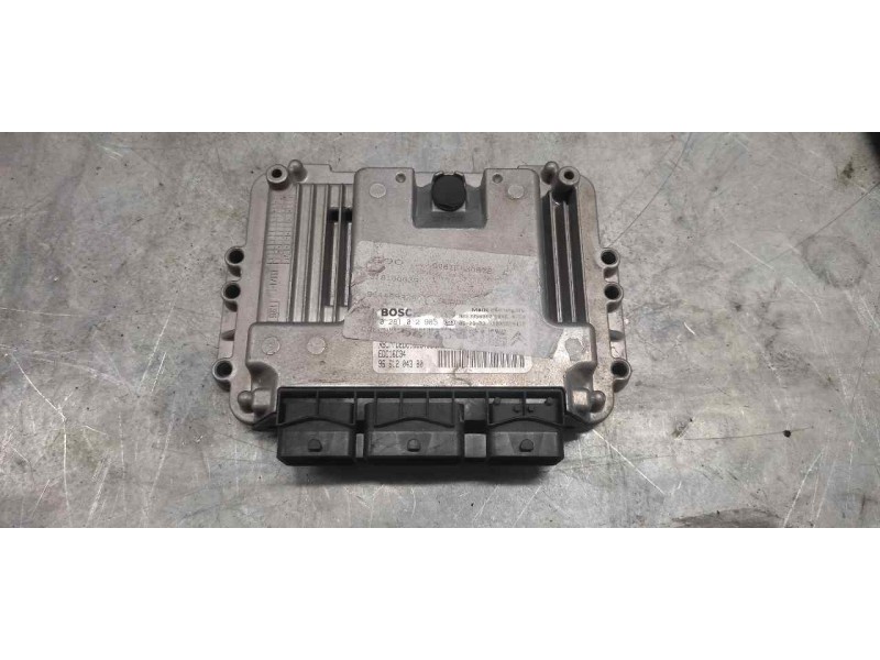 Recambio de centralita motor uce para peugeot 307 berlina (s2) xs + referencia OEM IAM 9661204380 9653958980 0281012985
