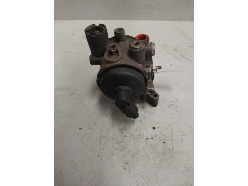 Recambio de valvula aire para iveco eurocargo 05.03 referencia OEM IAM 504070936 LA8105 VALVULA SECADORA