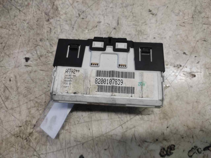 Recambio de pantalla multifuncion para renault megane ii berlina 5p authentique referencia OEM IAM 8200107839  