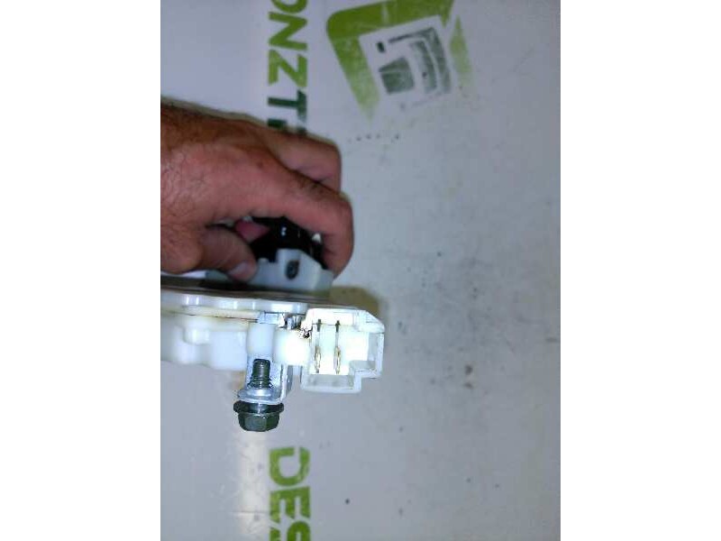 Recambio de cerradura puerta trasera izquierda para nissan almera (n15) lx referencia OEM IAM   