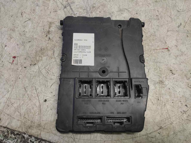 Recambio de caja reles / fusibles para renault megane ii berlina 5p authentique referencia OEM IAM 8200309690 S118400220D 