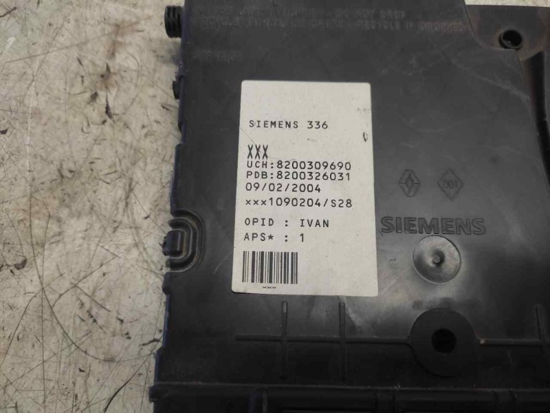 Recambio de caja reles / fusibles para renault megane ii berlina 5p authentique referencia OEM IAM 8200309690 S118400220D 