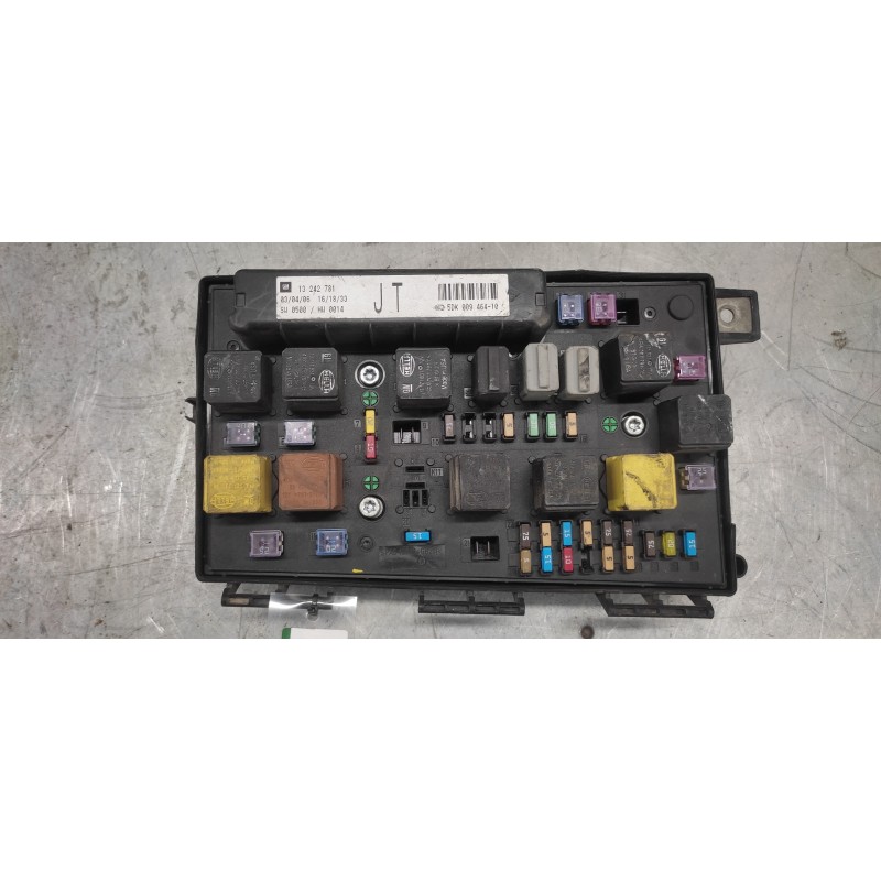Recambio de caja reles / fusibles para opel astra h ber. 1.7 16v cdti referencia OEM IAM 13242781 5DK00946410 