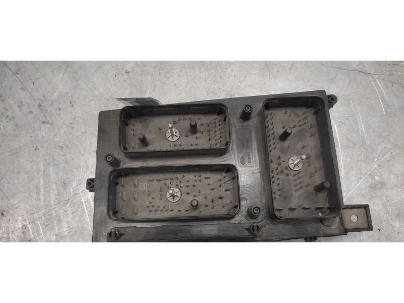 Recambio de caja reles / fusibles para opel astra h ber. 1.7 16v cdti referencia OEM IAM 13242781 5DK00946410 