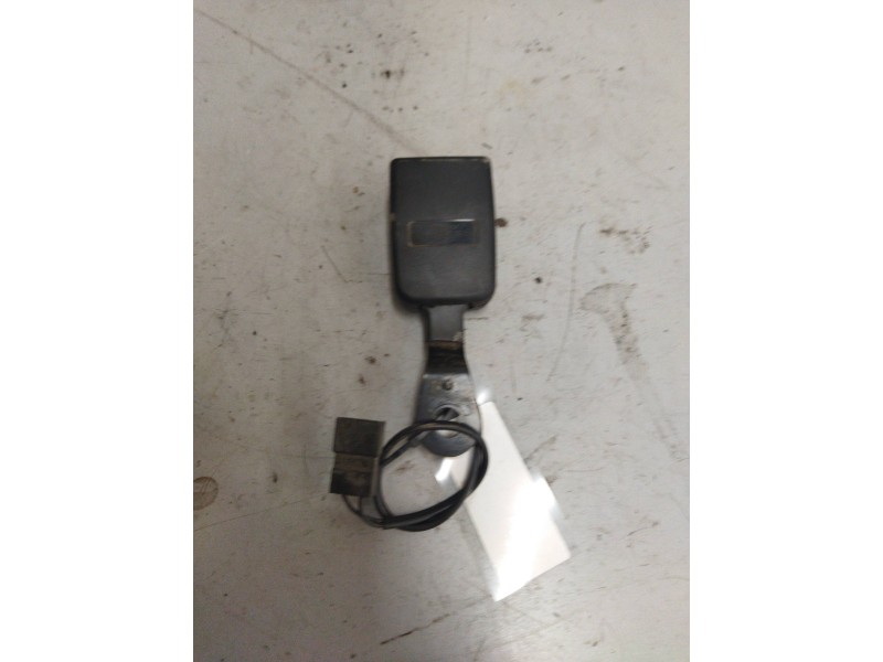 Recambio de enganche de cinturon izquierdo para renault magnum ab 2005 12.8 diesel referencia OEM IAM   