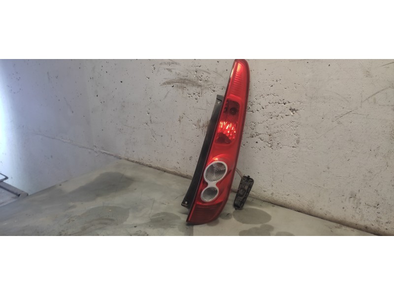 Recambio de piloto trasero derecho para ford fiesta (cbk) ambiente referencia OEM IAM   