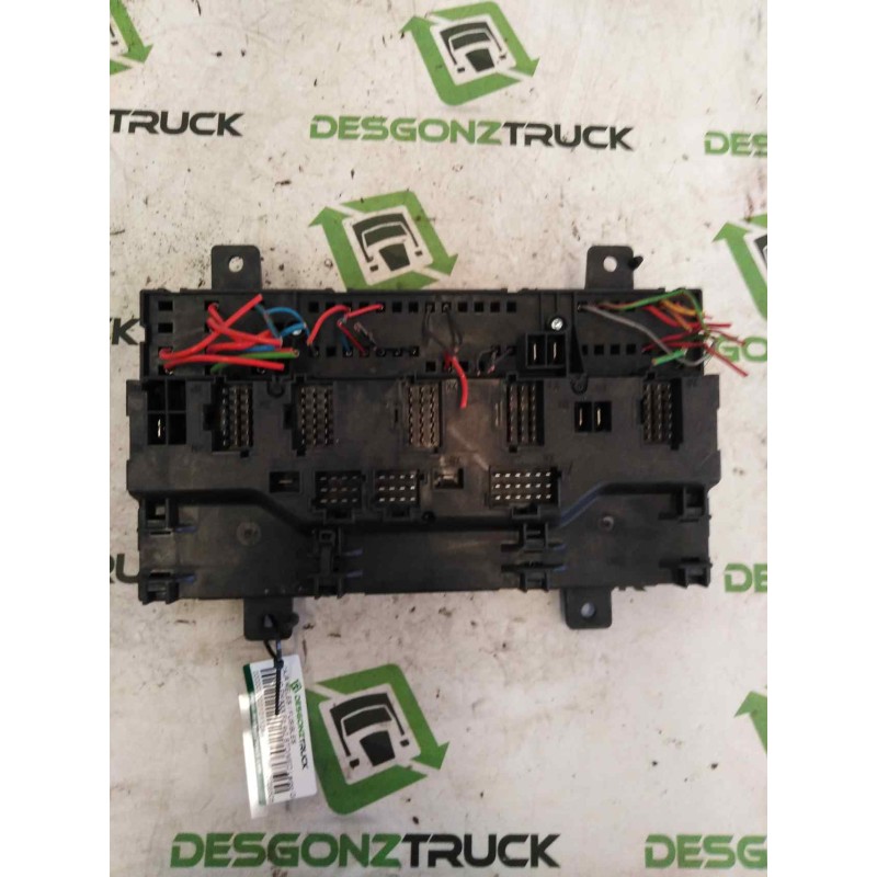 Recambio de caja reles / fusibles para volvo fh xxx fg 4x2 std/med largo globetrotter (lhh2, l2h2) referencia OEM IAM 20568055  