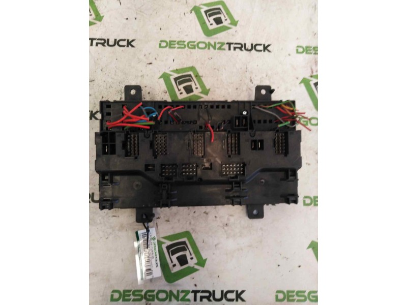 Recambio de caja reles / fusibles para volvo fh xxx fg 4x2 std/med largo globetrotter (lhh2, l2h2) referencia OEM IAM 20568055  
