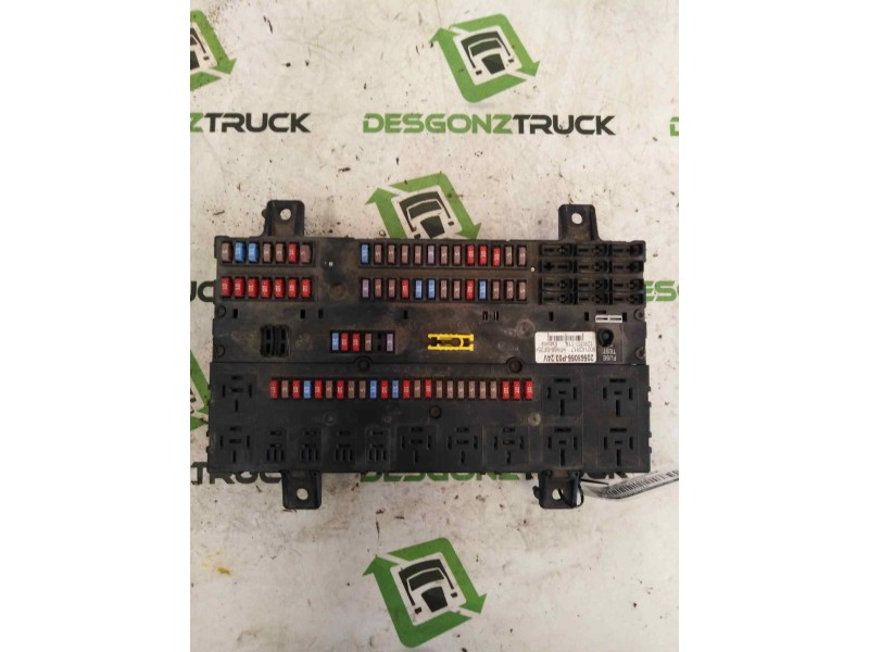 Recambio de caja reles / fusibles para volvo fh xxx fg 4x2 std/med largo globetrotter (lhh2, l2h2) referencia OEM IAM 20568055  