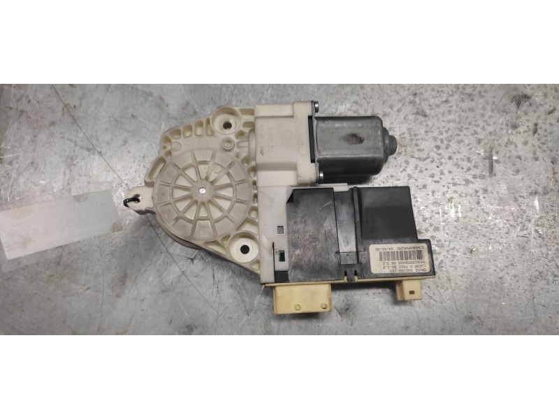 Recambio de motor elevalunas delantero derecho para peugeot 307 berlina (s2) x-line referencia OEM IAM 996388103  