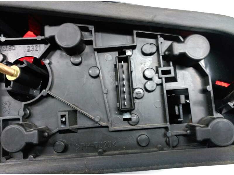 Recambio de piloto trasero derecho para peugeot 306 berlina 3/5 puertas (s1) graffic referencia OEM IAM 635195  