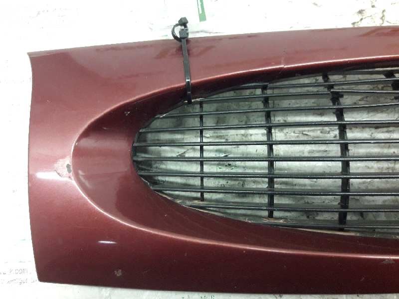 Recambio de rejilla delantera central para ford fiesta berlina básico referencia OEM IAM 98FB8200  