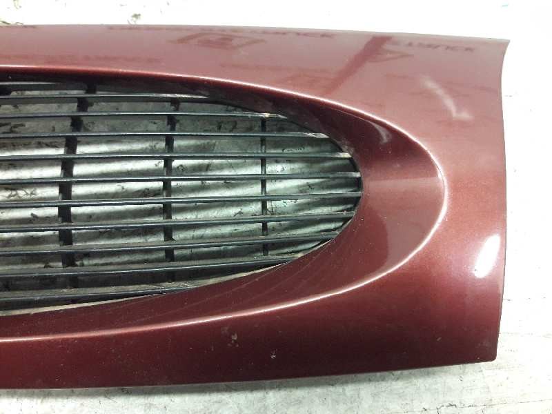 Recambio de rejilla delantera central para ford fiesta berlina básico referencia OEM IAM 98FB8200  