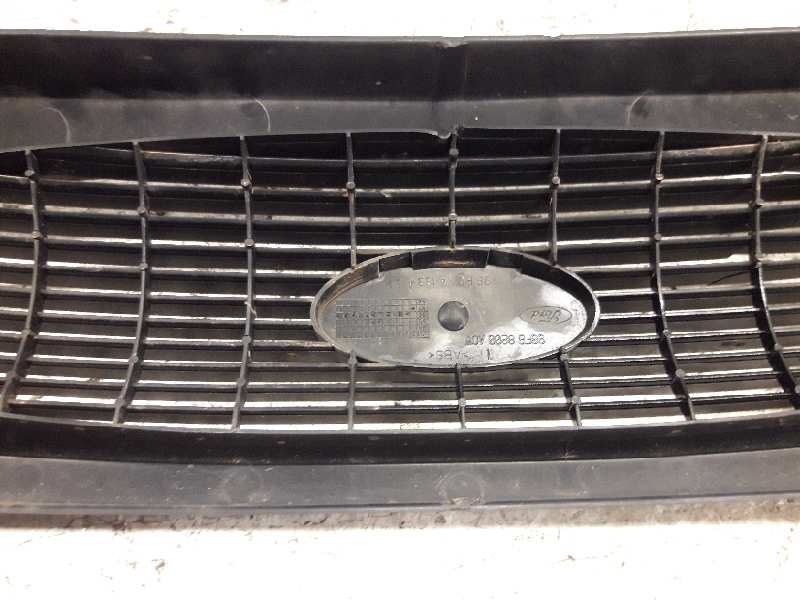 Recambio de rejilla delantera central para ford fiesta berlina básico referencia OEM IAM 98FB8200  