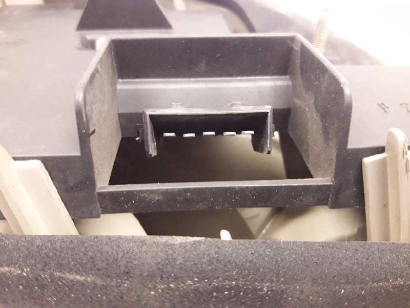 Recambio de piloto trasero derecho para ford fiesta berlina básico referencia OEM IAM 96FG13N004AA  