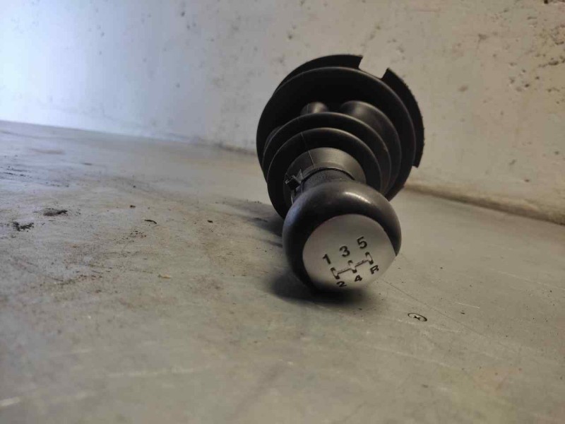 Recambio de pomo palanca cambio para ford fiesta (cbk) ambiente referencia OEM IAM   