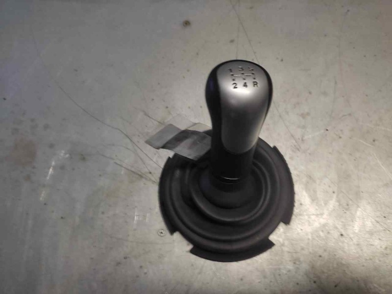Recambio de pomo palanca cambio para ford fiesta (cbk) ambiente referencia OEM IAM   