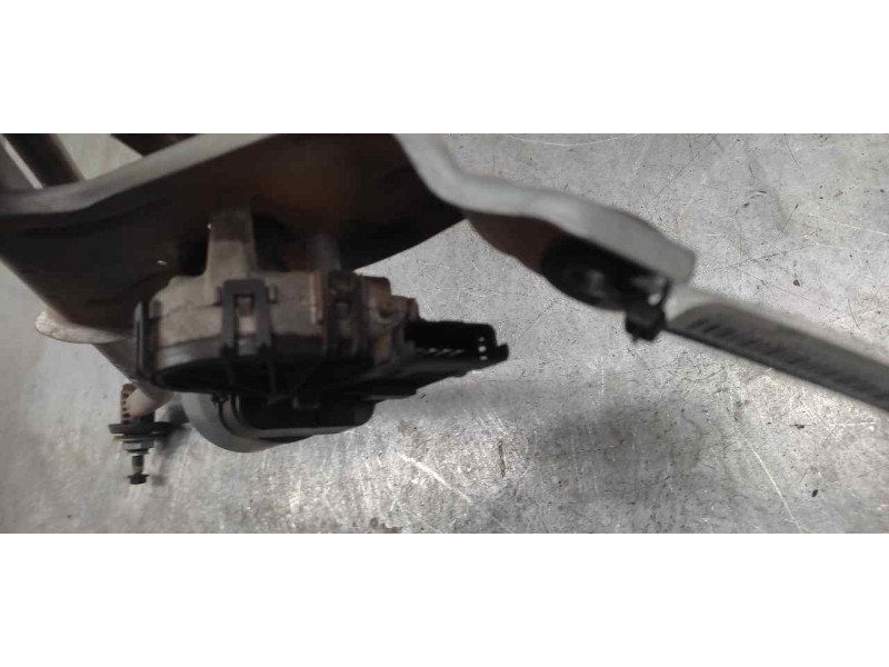 Recambio de motor limpia delantero para dacia logan laureate referencia OEM IAM 0390241544 5 PINS 