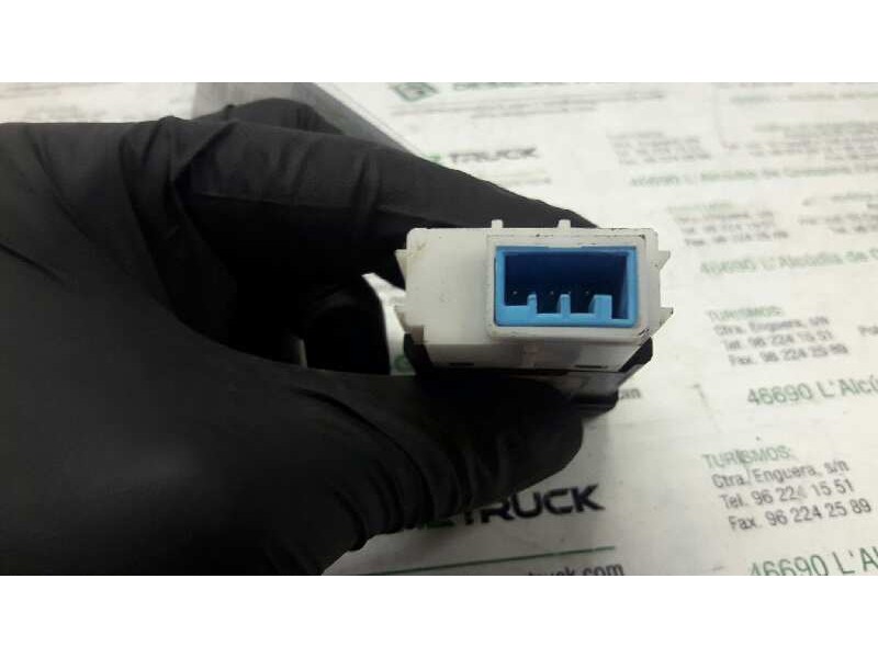 Recambio de boton aire acondicionado para mg serie 400 (rt) 420 si (4-ptas.) referencia OEM IAM YUG101730PMP  