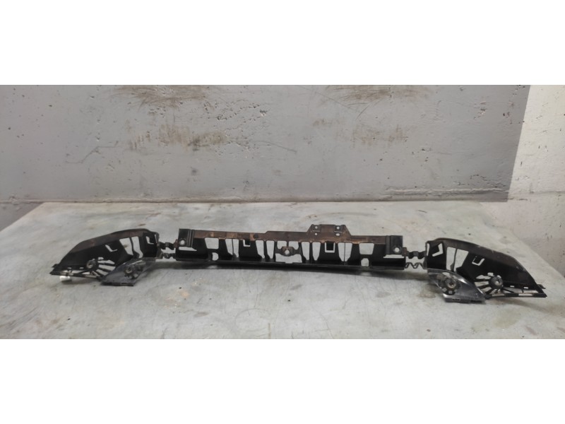 Recambio de soportes paragolpes para bmw serie 1 lim. (f20) referencia OEM IAM  TRASERO PARTE CENTRAL