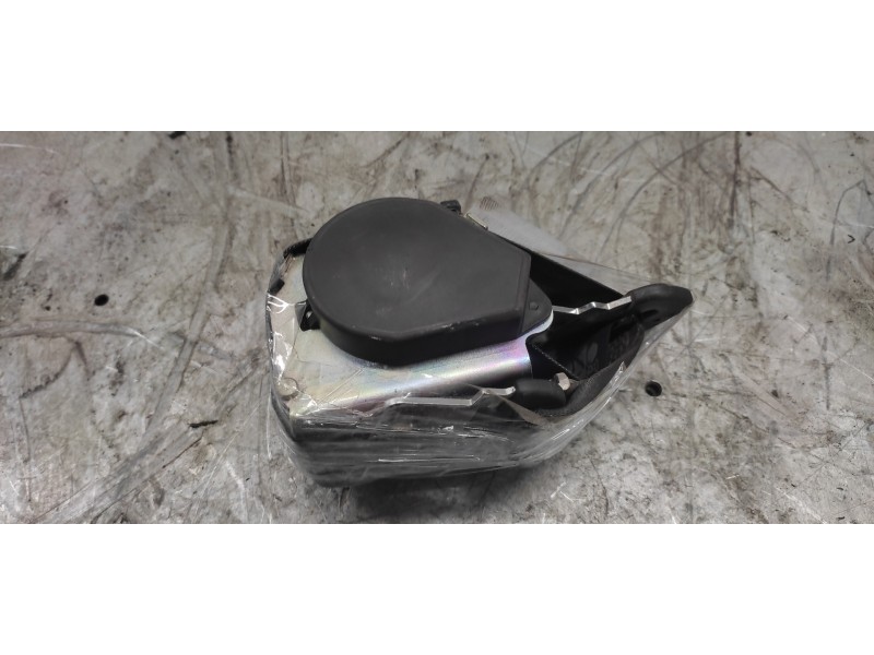 Recambio de cinturon seguridad trasero central para dacia logan laureate referencia OEM IAM   