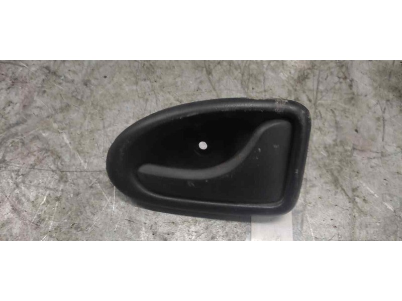 Recambio de maneta interior delantera derecha para dacia logan laureate referencia OEM IAM 7700830079  