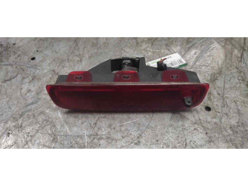 Recambio de luz central de freno para dacia logan laureate referencia OEM IAM 8200690118  