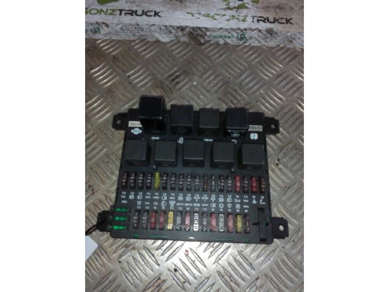Recambio de caja reles / fusibles para nissan trade 100 chasis cabina referencia OEM IAM 24063G4900  