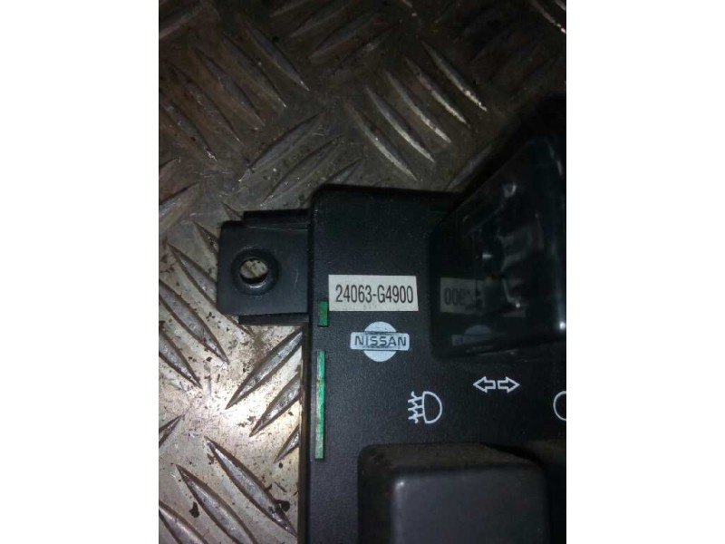 Recambio de caja reles / fusibles para nissan trade 100 chasis cabina referencia OEM IAM 24063G4900  