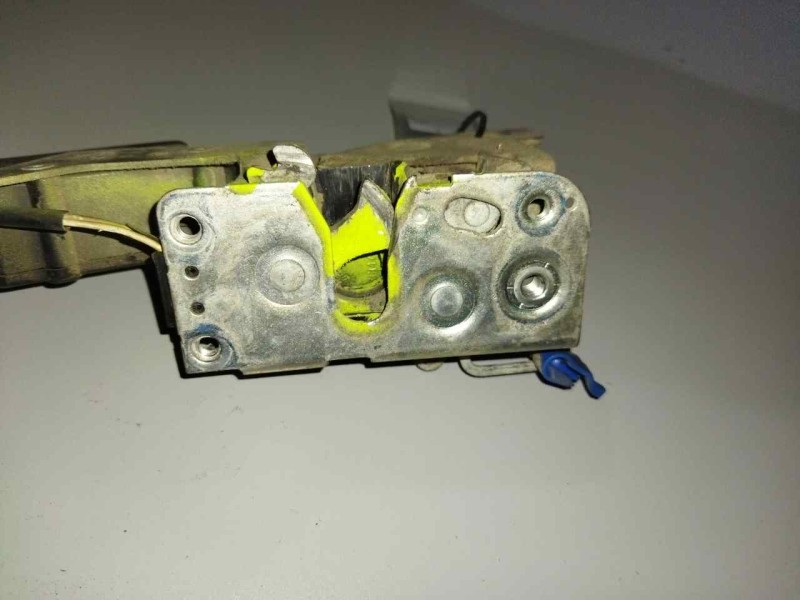 Recambio de cerradura puerta delantera derecha para man tgx 18.xxx 12.4 diesel referencia OEM IAM 81626806146  