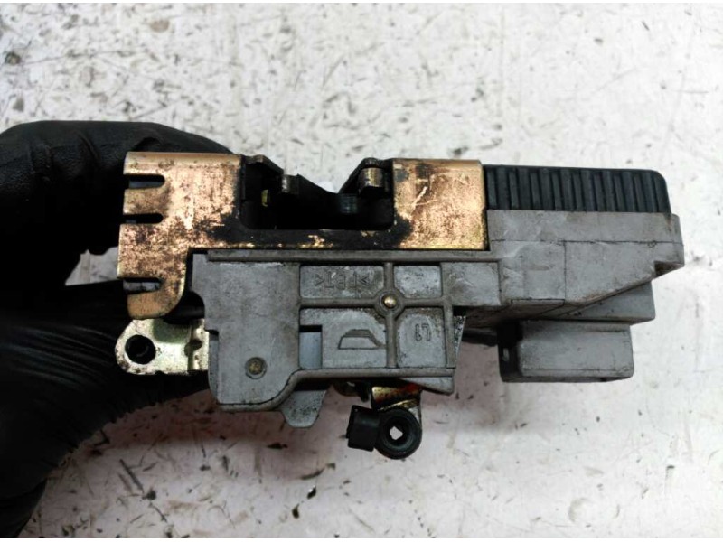 Recambio de cerradura puerta delantera izquierda para peugeot 306 berlina 3/5 puertas (s1) open d referencia OEM IAM   