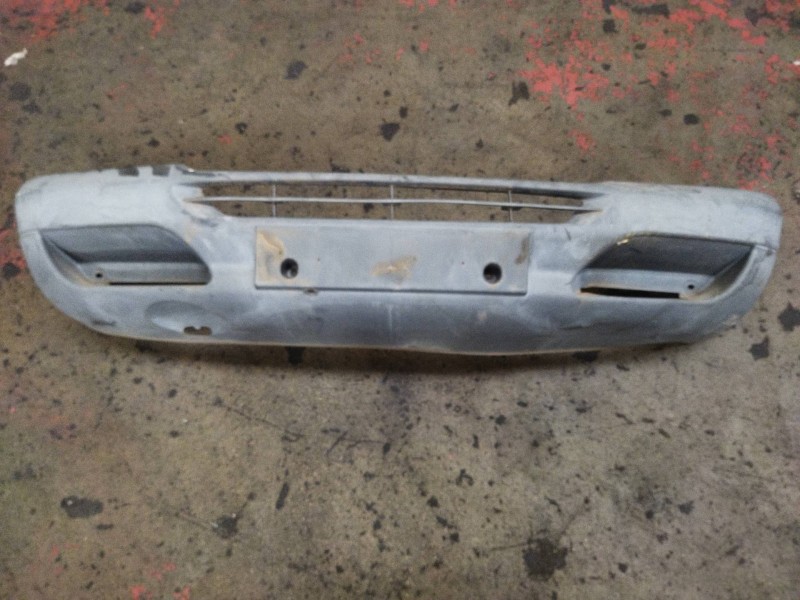 Recambio de paragolpes delantero para mercedes trucks sprinter 411 cdi referencia OEM IAM 9018800670 901888008870 