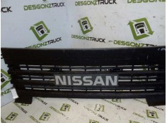 Recambio de rejilla delantera central para nissan eco - t 100.56/78 kw/e2 pr / 3200 / 5.6 cabina individual referencia OEM IAM 1