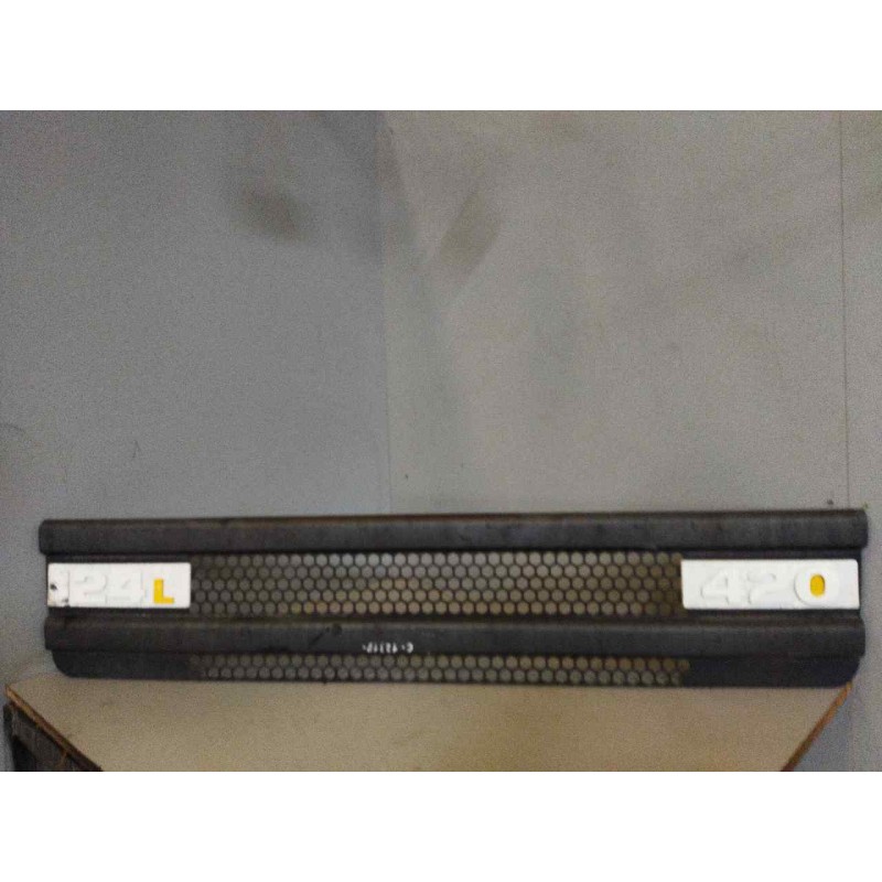 Recambio de rejilla delantera central para scania serie 4 (p/r 124 l) 11.7 diesel referencia OEM IAM   