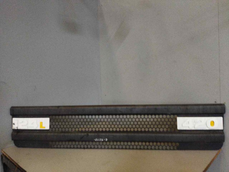 Recambio de rejilla delantera central para scania serie 4 (p/r 124 l) 11.7 diesel referencia OEM IAM   