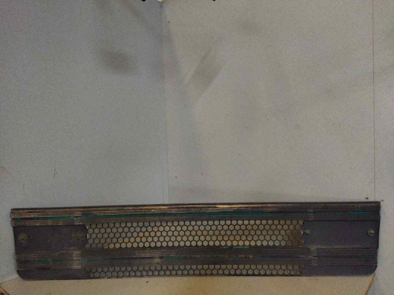 Recambio de rejilla delantera central para scania serie 4 (p/r 124 l) 11.7 diesel referencia OEM IAM   