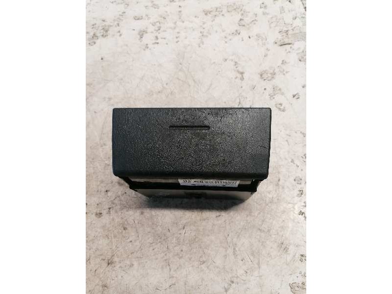 Recambio de cenicero para mitsubishi carisma berlina 5 (da0) 1900 di-d comfort referencia OEM IAM MR381240  