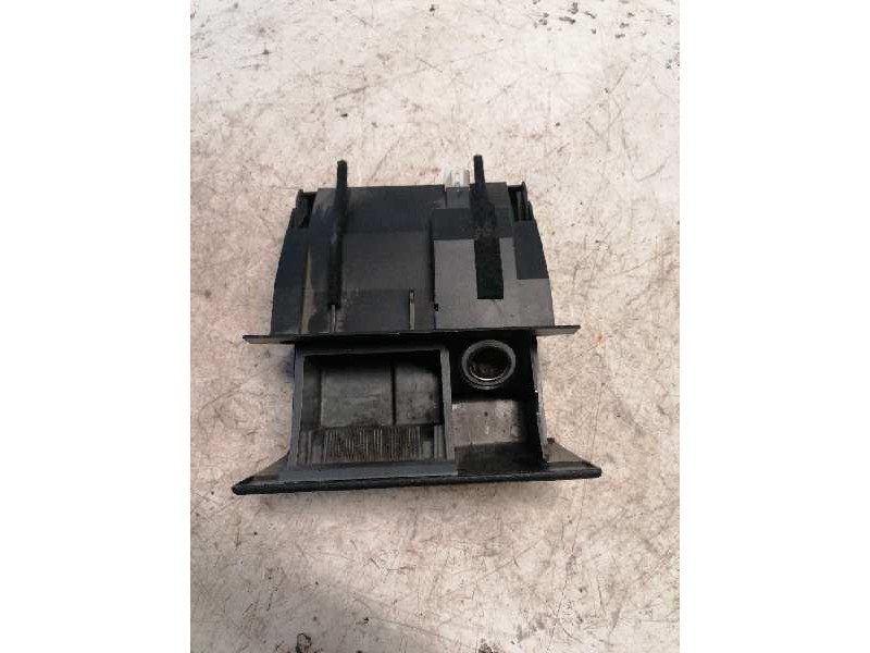 Recambio de cenicero para mitsubishi carisma berlina 5 (da0) 1900 di-d comfort referencia OEM IAM MR381240  