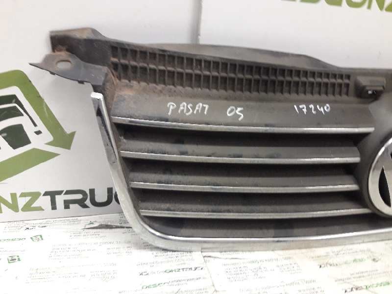 Recambio de rejilla delantera central para volkswagen passat berlina (3b3) 1.9 tdi referencia OEM IAM 3B0853651  