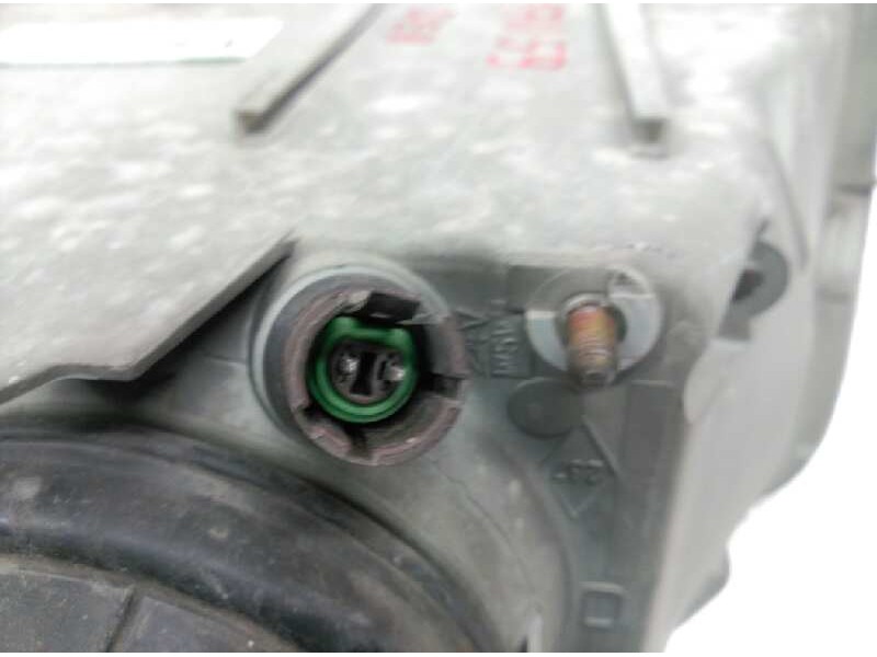 Recambio de faro derecho para renault rapid/express (f40) 1.9 d familiar (f40p) referencia OEM IAM 7701039725  