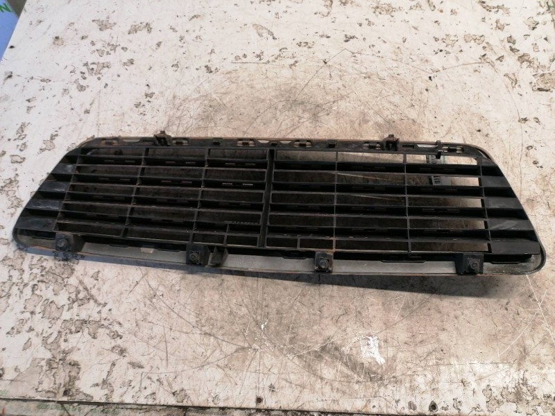 Recambio de rejilla delantera central para mercedes-benz clase clk (w208) coupe referencia OEM IAM   