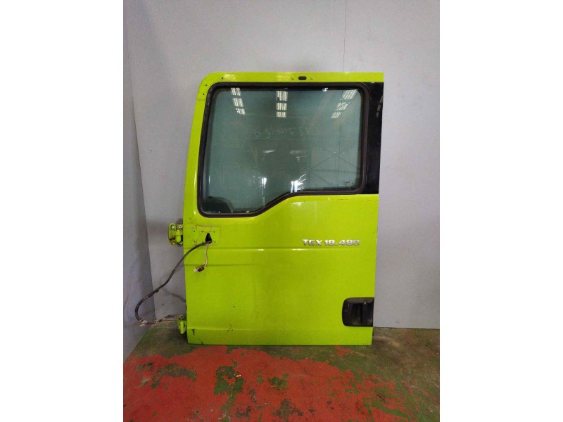 Recambio de puerta delantera izquierda para man tgx 18.xxx 12.4 diesel referencia OEM IAM   