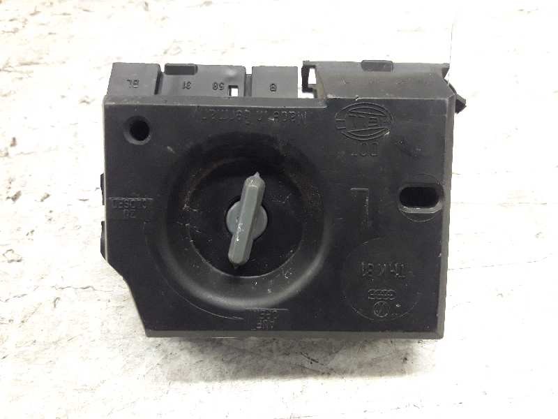 Recambio de portalamparas para audi 80 avant básico berlina referencia OEM IAM  TRAS. IZQ. 