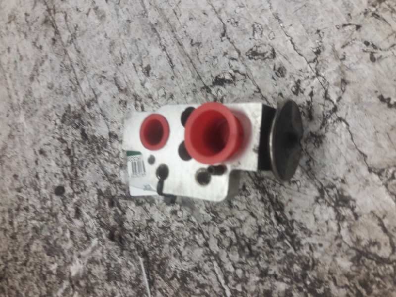 Recambio de valvula expansion para volkswagen passat berlina (3c2) highline referencia OEM IAM 1K0820679 DENSO 