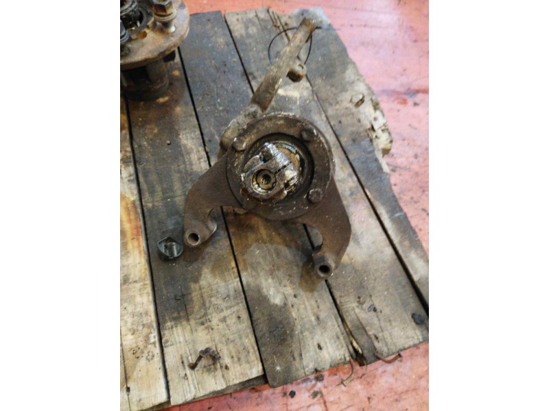 Recambio de mangueta delantera derecha para nissan trucks atleon 110 referencia OEM IAM   